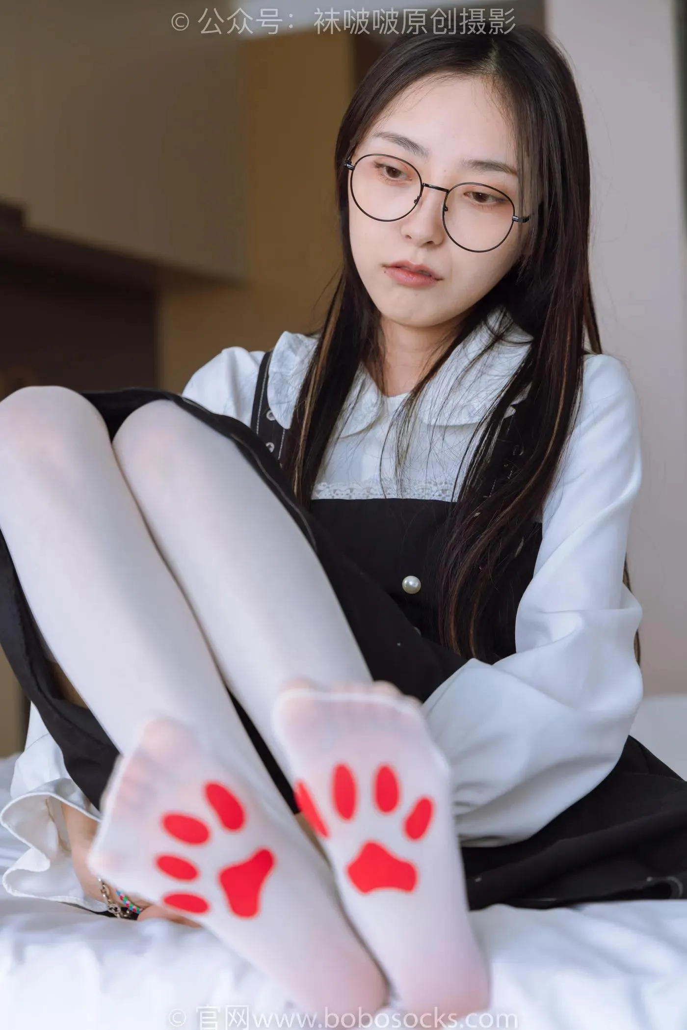 [BoBoSocks袜啵啵]NO.177 稚予-皮鞋、厚白丝（脚底猫爪印款） [140P]插图